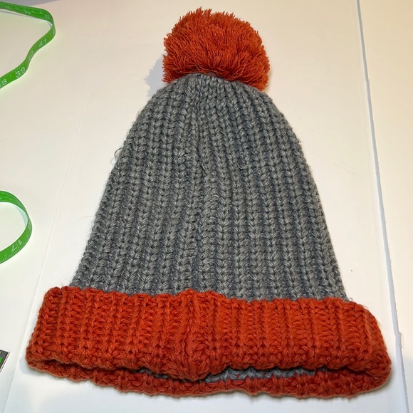Cisco Brewers Oversized Pom Beanie Hat - Picture 7 of 7